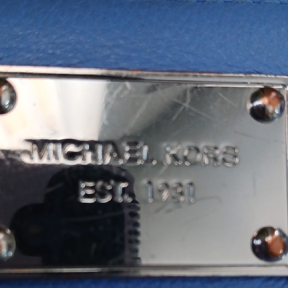 Michael Kors Sky Blue Zip Wallet - Picture 2 of 5